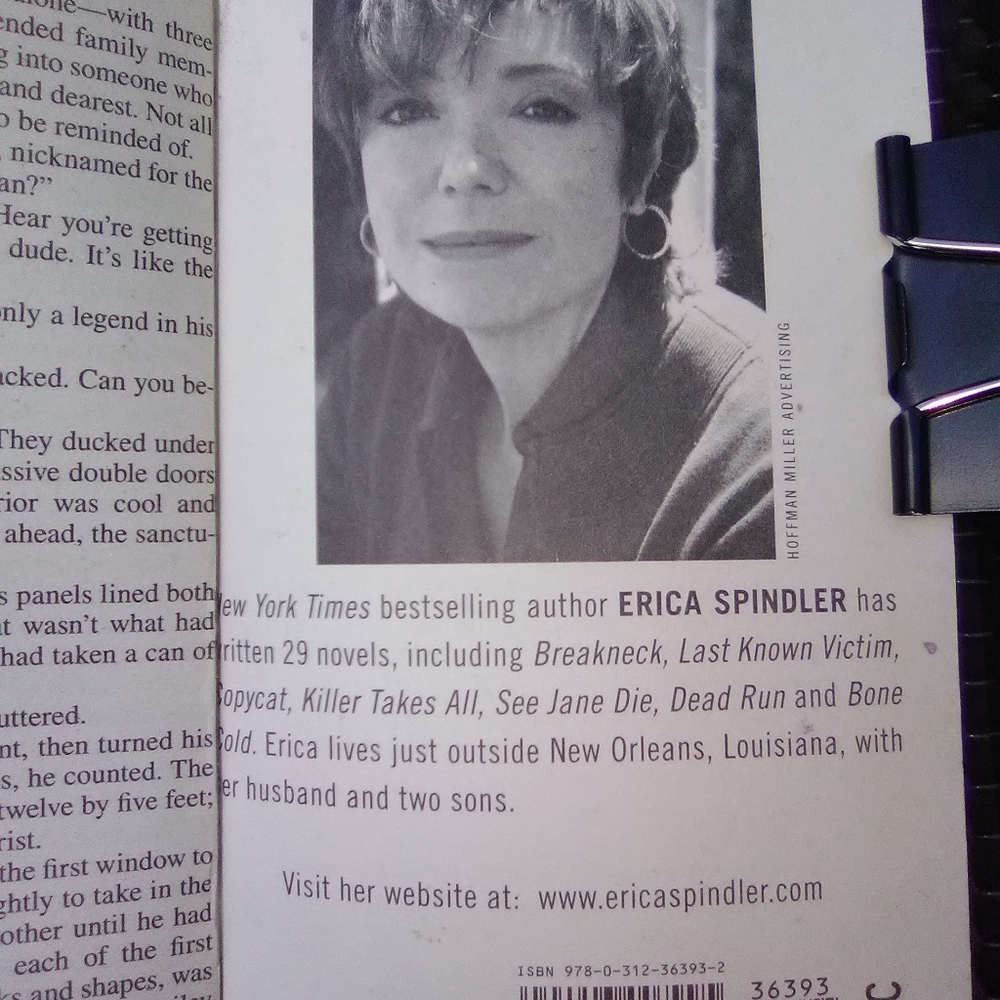 💥JUST IN!💥ERICA SPINDLER...2 PAPERBACK NOVELS~ CRIME/ DETECTIVE/THRILLER - Picture 10 of 10